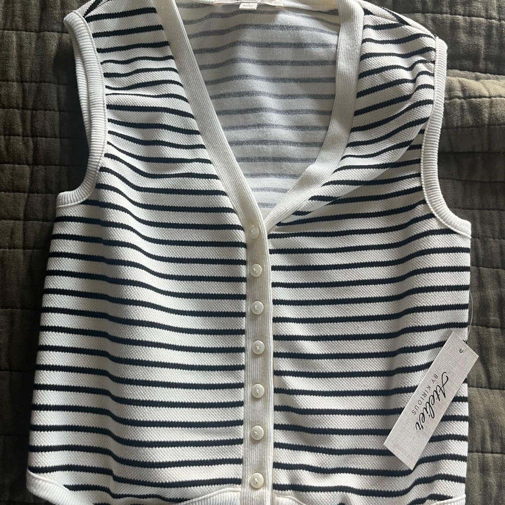 Chic Striped Sleeveless Top - Black & White